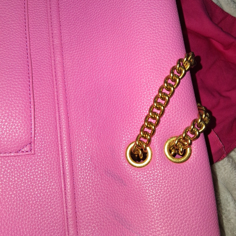 Chic Pink Shoulder Bag with Gold Chain
